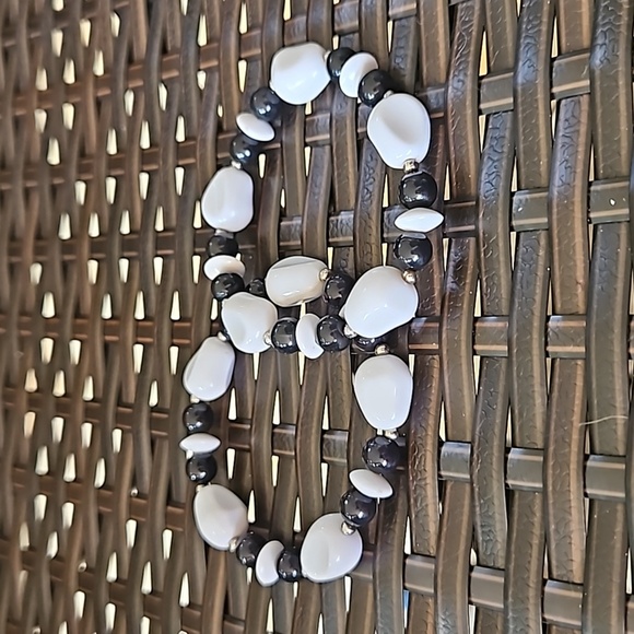 Pair of Black and White Beaded Stretch Bracelets - Picture 1 of 5